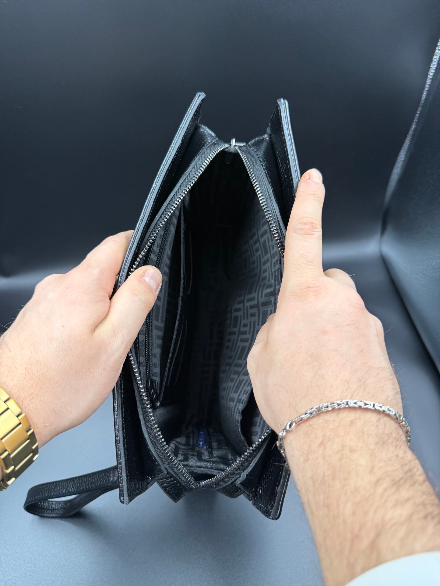 MERON Parmak İzi İle Açılan Hakiki Deri Siyah Tablet Çantası