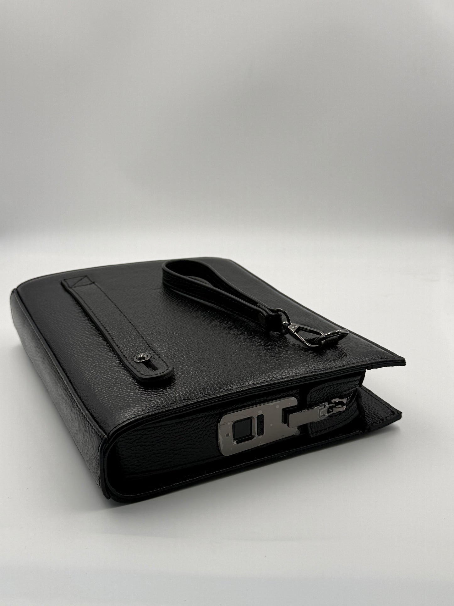 MERON Parmak İzi İle Açılan Hakiki Deri Siyah Tablet Çantası