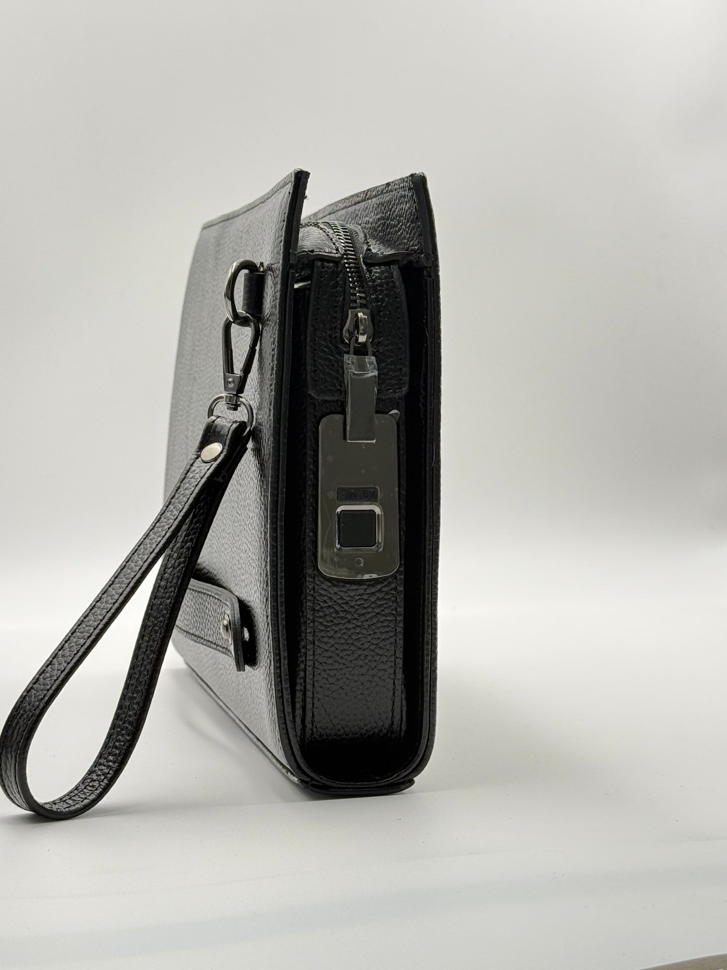 MERON Parmak İzi İle Açılan Hakiki Deri Siyah Tablet Çantası