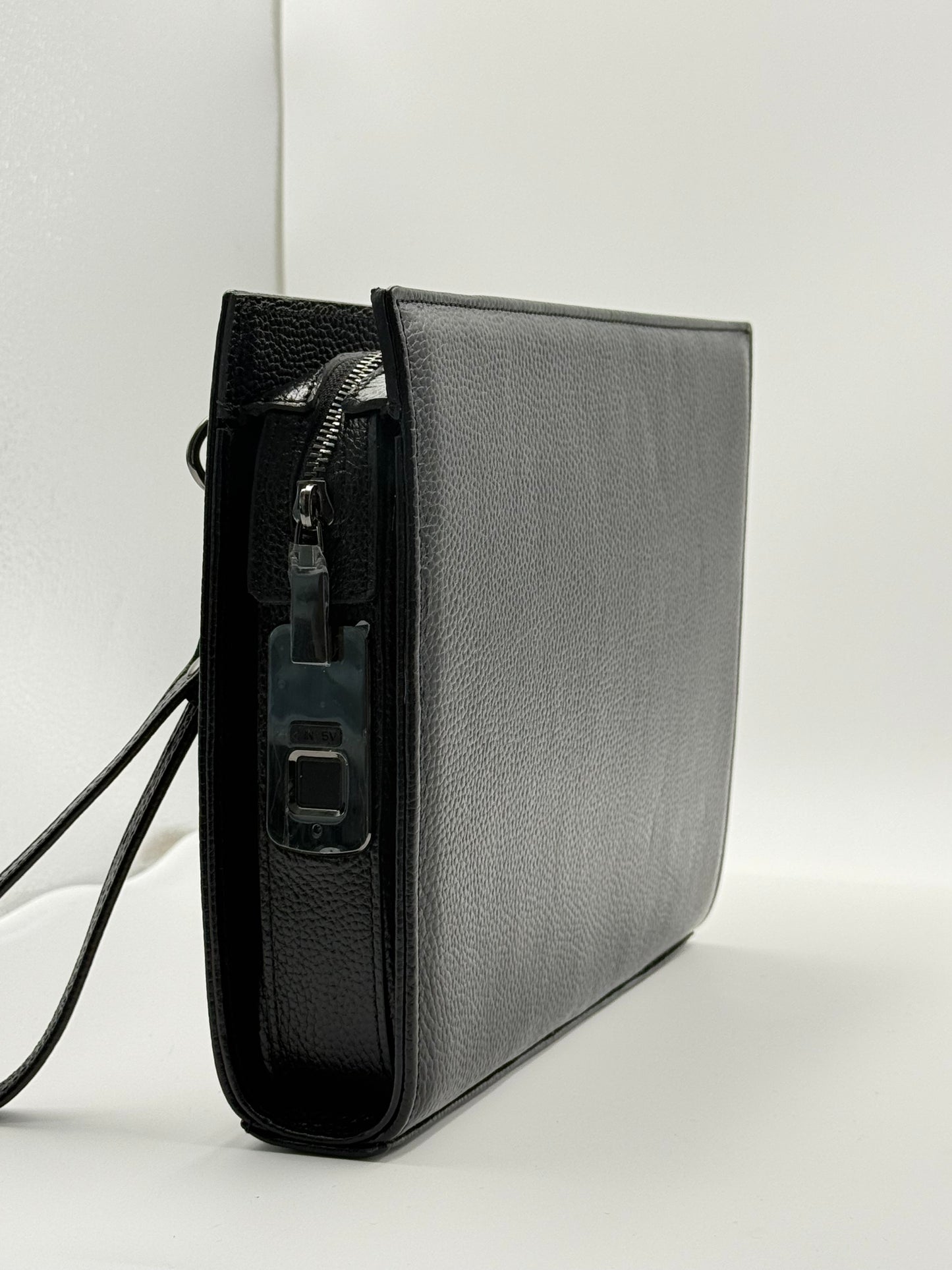 MERON Parmak İzi İle Açılan Hakiki Deri Siyah Tablet Çantası