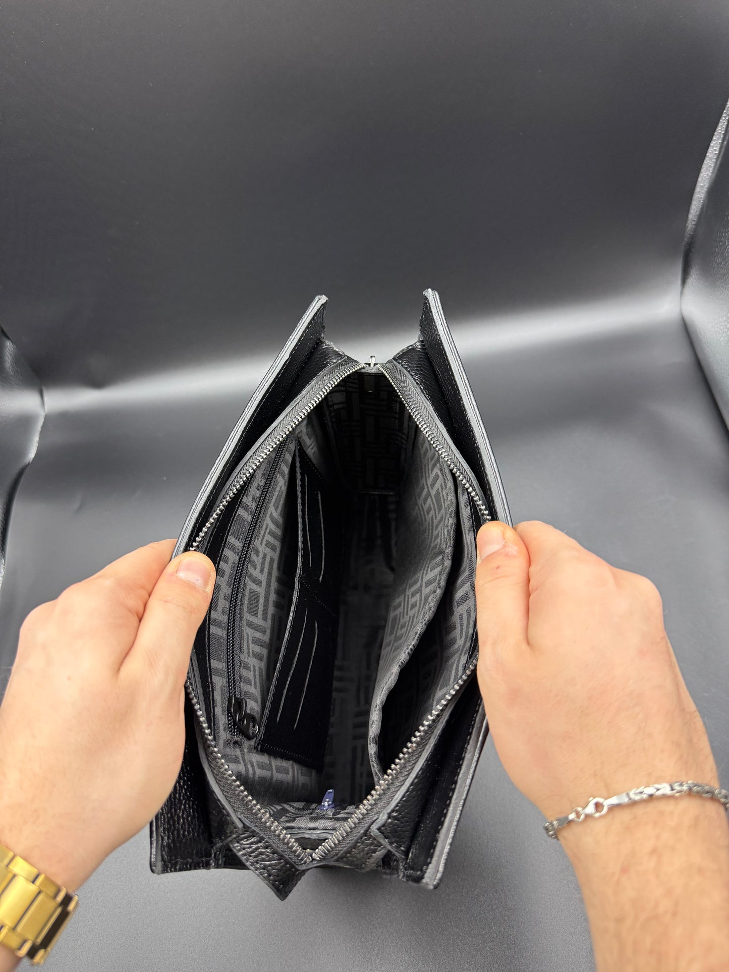 MERON Parmak İzi İle Açılan Hakiki Deri Siyah Tablet Çantası