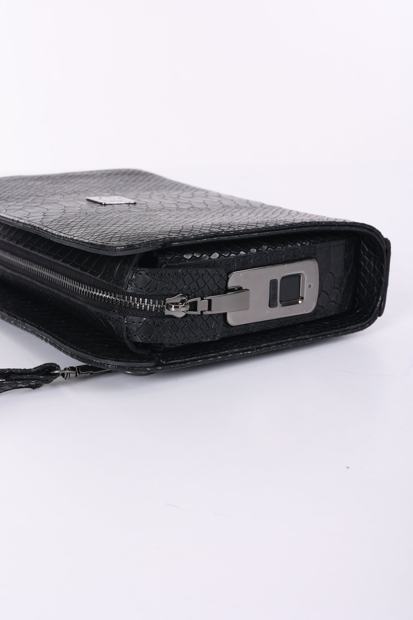 VELATRO PREMİUM Parmak İzi İle Açılan Hakiki Deri Mat Siyah Yılan Desen  Baskılı Kare El Çantası