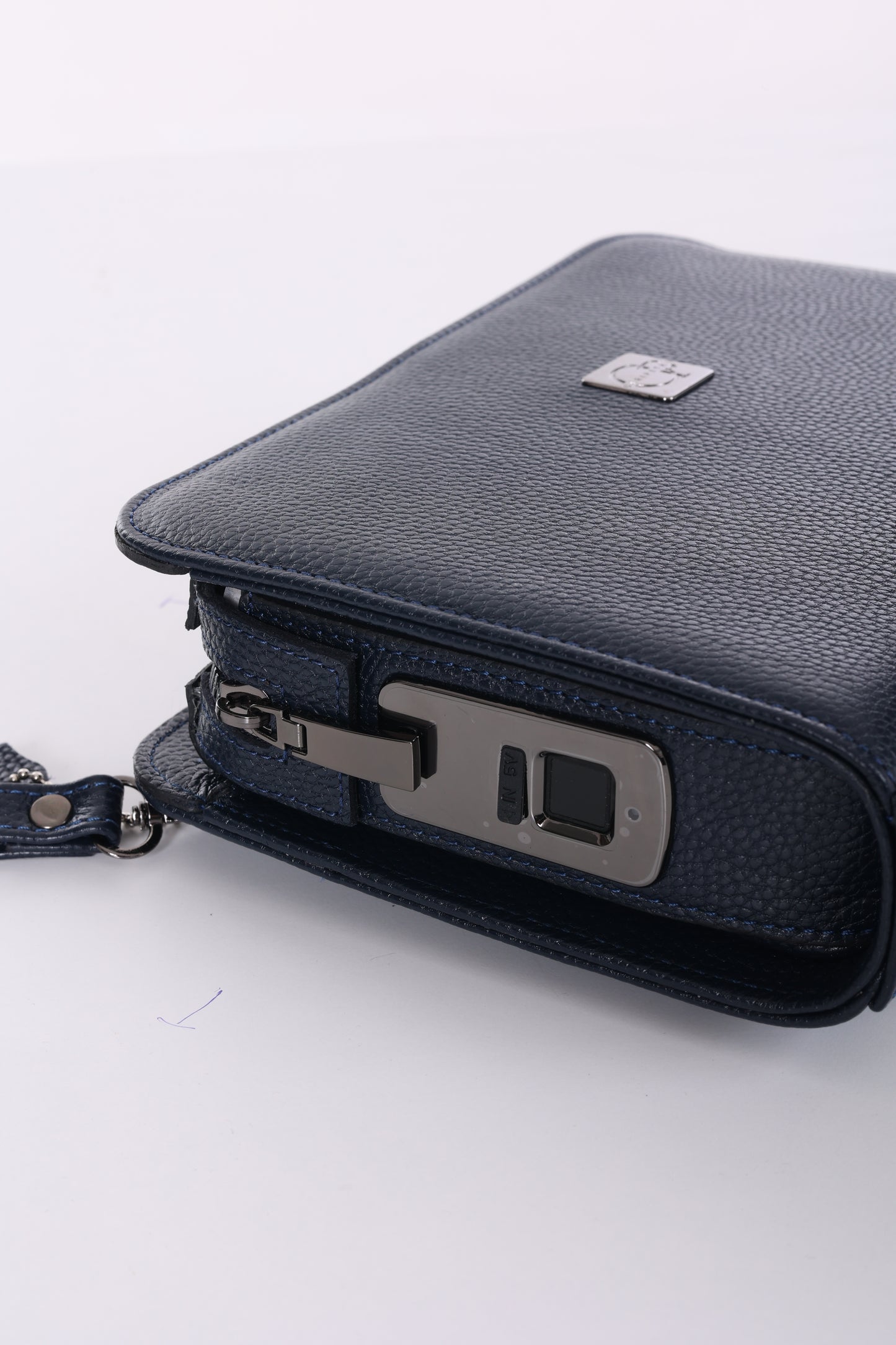 VELATRO Parmak İzi İle Açılan Hakiki Deri Lacivert Kare Çanta