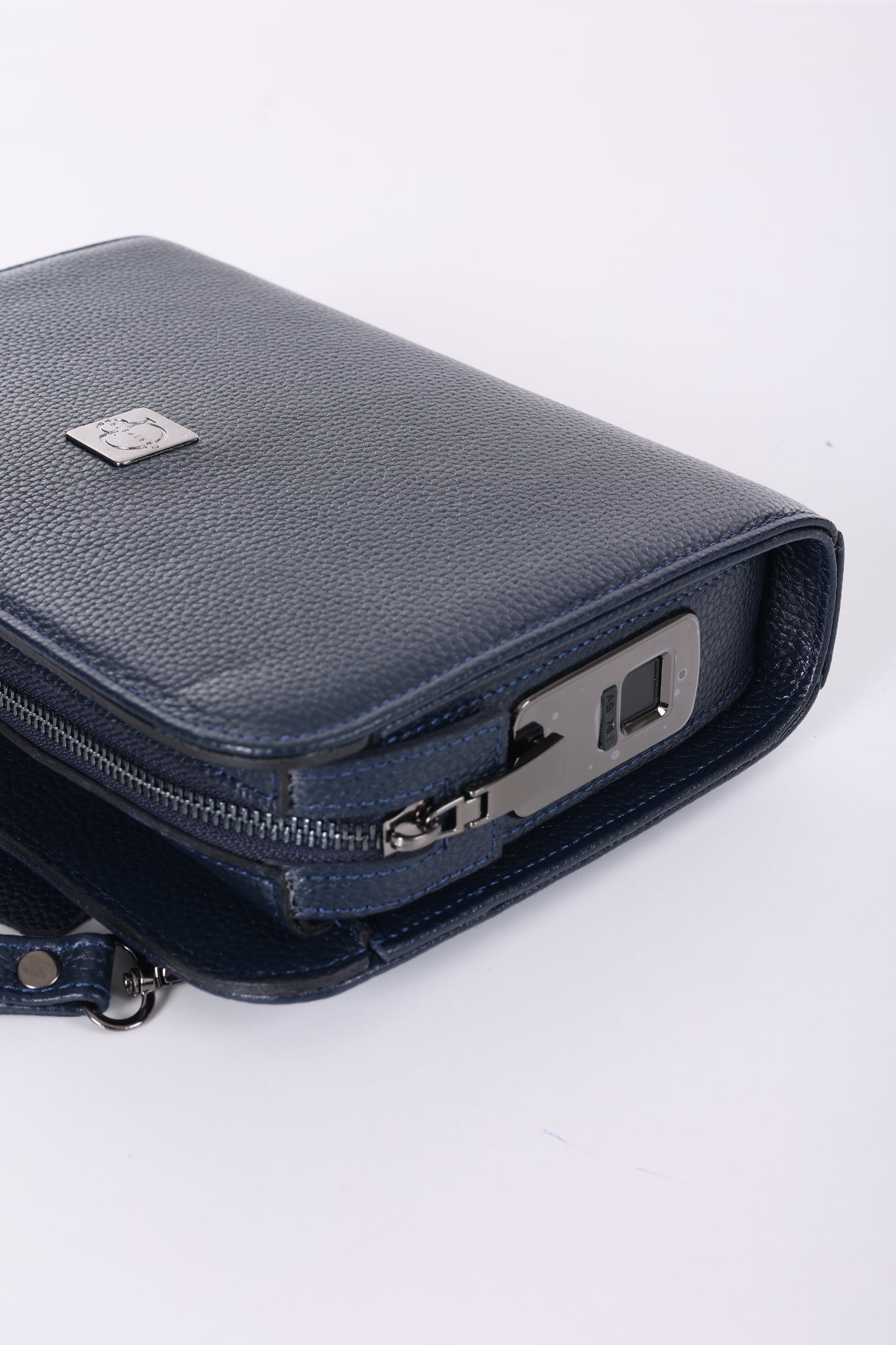 VELATRO Parmak İzi İle Açılan Hakiki Deri Lacivert Kare Çanta