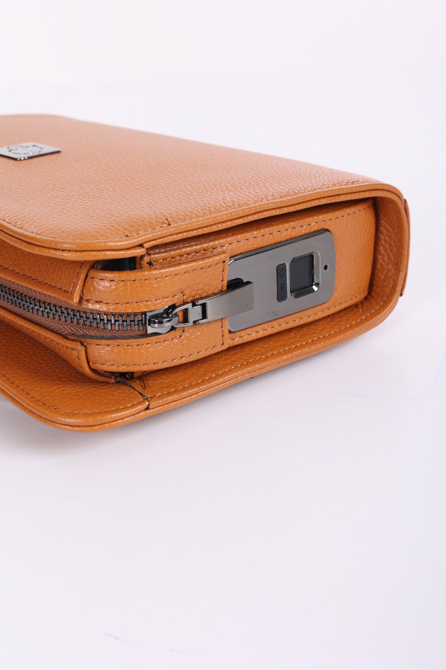 VELATRO Parmak İzi İle Açılan Hakiki Deri Taba Kare Çanta