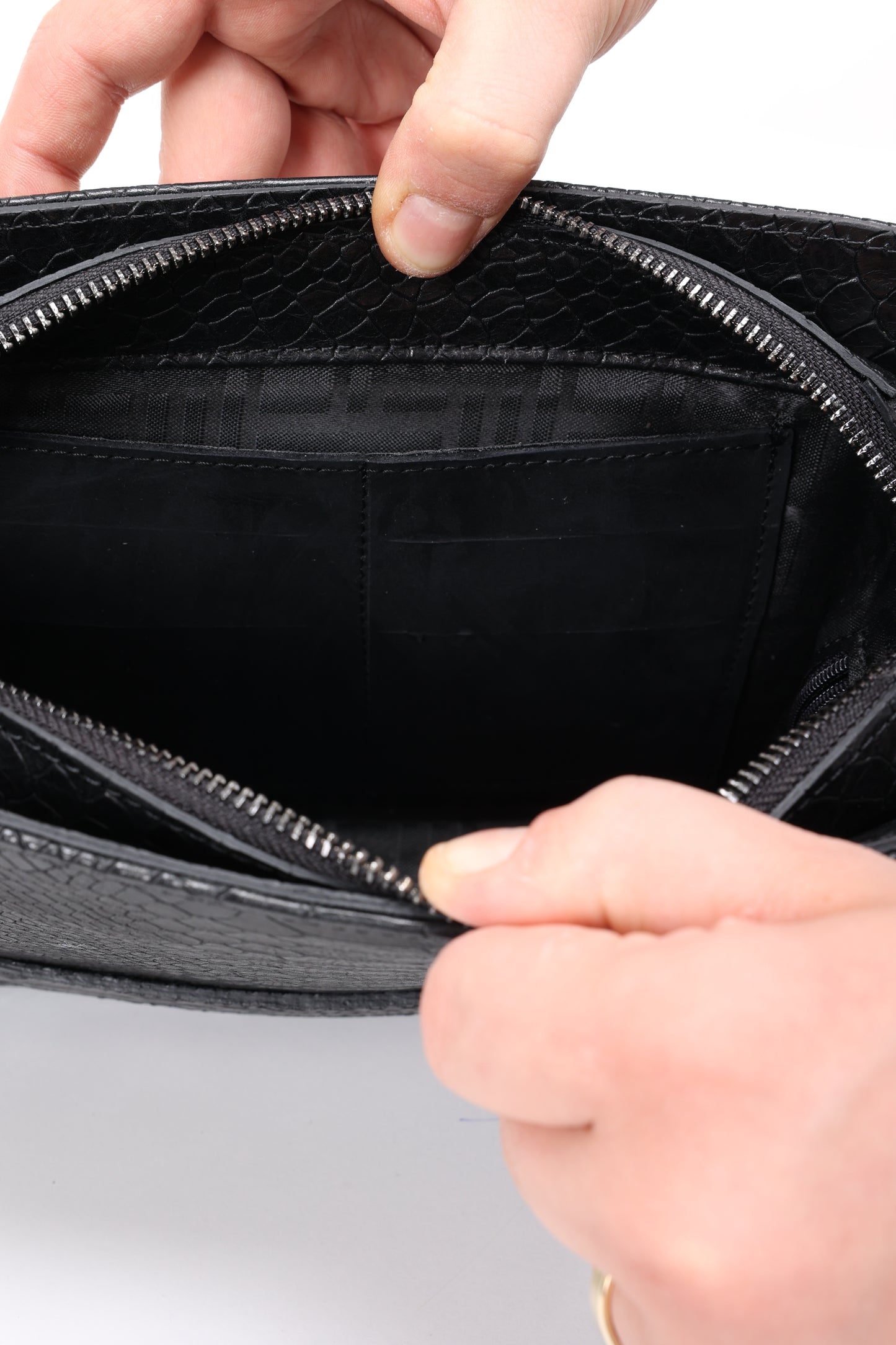 VELATRO PREMİUM Parmak İzi İle Açılan Hakiki Deri Mat Siyah Yılan Desen  Baskılı Kare El Çantası